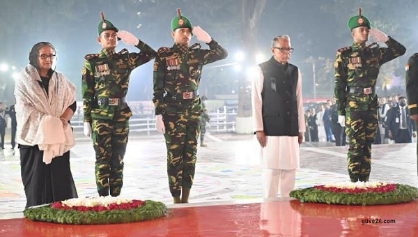 রাষ্ট্রপতি ও প্রধানমন্ত্রীর শ্রদ্ধা নিবেদন ভাষা শহীদদের প্রতি 