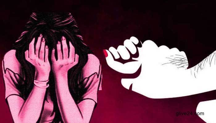 কলেজছাত্রীকে ডেকে নিয়ে ধর্ষণ