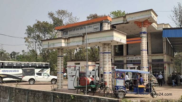ঈদে ১২ দিন ২৪ ঘণ্টা ফিলিং স্টেশন খোলা 1 পানি মিশিয়ে অকটেন বিক্রি হচ্ছে ফিলিং স্টেশনে