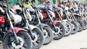 পেছনে আরোহী নিয়ে মহাসড়কে মোটরসাইকেল চালানো যাবে না 2 পেছনে আরোহী নিয়ে মহাসড়কে মোটরসাইকেল চালানো যাবে না