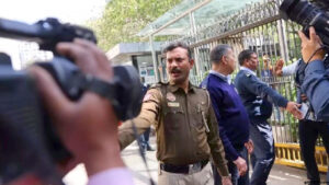 বিবিসির কার্যালয়ে তল্লাশি নিয়ে নিন্দার ঝড় ভারতে