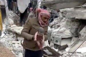 ধ্বংসস্তূপের নিচে জন্ম শিশু আয়া