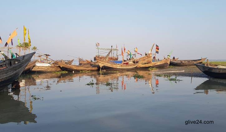 জেলে নৌকা শূন্য এখন ভোলার মেঘনা ও তেতুঁলিয়া নদী