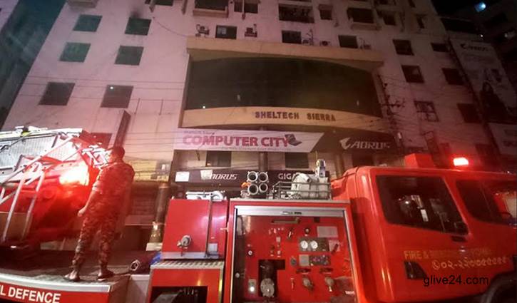 রাজধানীতে শেলটেক ভবনের আগুন নিয়ন্ত্রণে : ৬ জনকে উদ্ধার