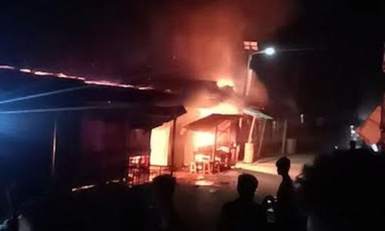 অগ্নিকান্ডে ১০টি দোকান ভস্মীভূত নোয়াখালীর কোম্পানীগঞ্জে