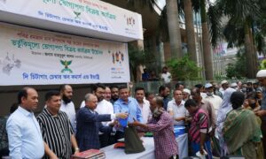রমজান উপলক্ষে স্বল্প আয়ের মানুষের জন্য ভর্তুকি মূল্যে ভোগ্যপণ্য বিক্রি শুরু চিটাগাং চেম্বারের