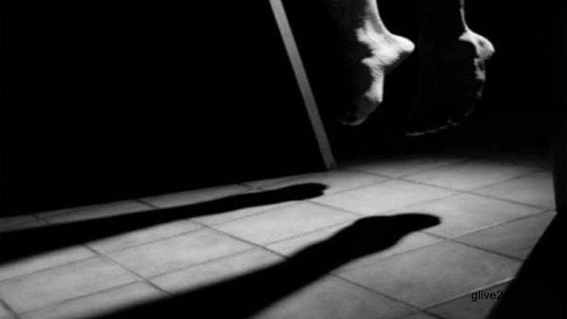 রাজধানীতে শিক্ষার্থীর আত্মহত্যা , পরিবার মেনে নেয়নি স্ত্রীকে