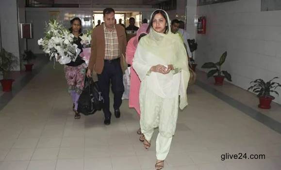 রাজনীতিতে আসছেন কোকোর স্ত্রী শর্মীলা