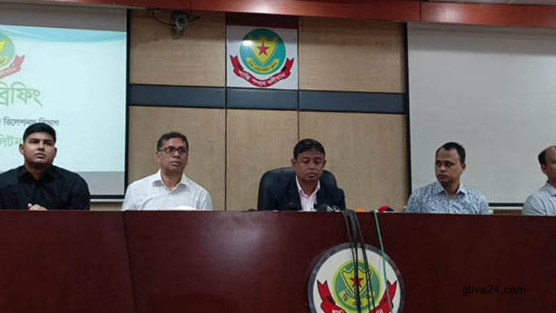 গভীর রাতে বাসে যাত্রী তুলে ডাকাতি করতেন তারা 2 গভীর রাতে বাসে যাত্রী তুলে ডাকাতি করতেন তারা