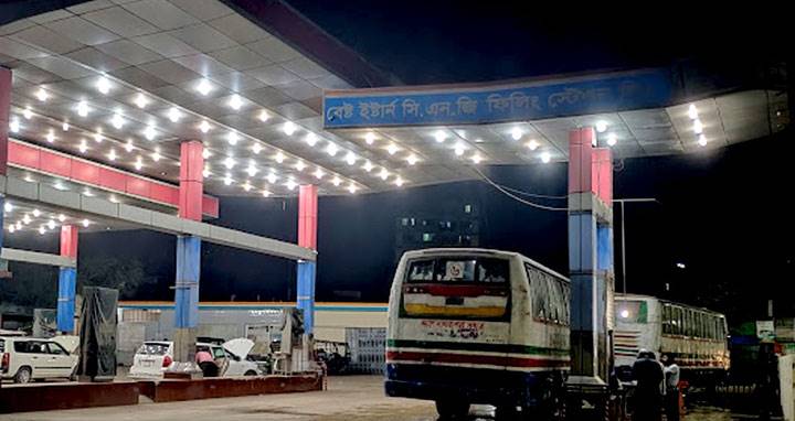 গ্যাস নেওয়ার সময় সিলিন্ডার বিস্ফোরণ হয় রাজধানীর মুগদায় ১ গ্যাস নেওয়ার সময় সিলিন্ডার বিস্ফোরণ হয় রাজধানীর মুগদায়