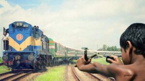 চলন্ত ট্রেনে পাথর নিক্ষেপ