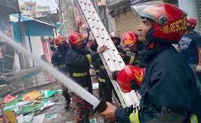 নারায়ণগঞ্জে বাণিজ্যিক ভবনে বিস্ফোরণ: নিহত ১, আহত ১২ 4 নারায়ণগঞ্জে বাণিজ্যিক ভবনে বিস্ফোরণ: নিহত ১, আহত ১২