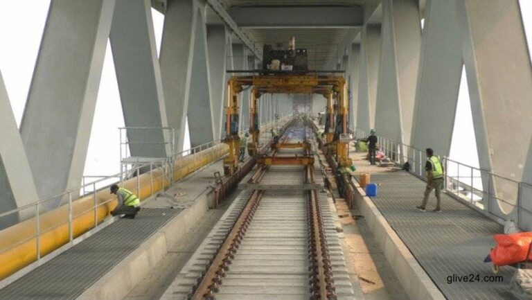 পদ্মা রেল সেতুতে শেষ হলো স্লিপার স্থাপন ও ঢালাইকাজ শেষ