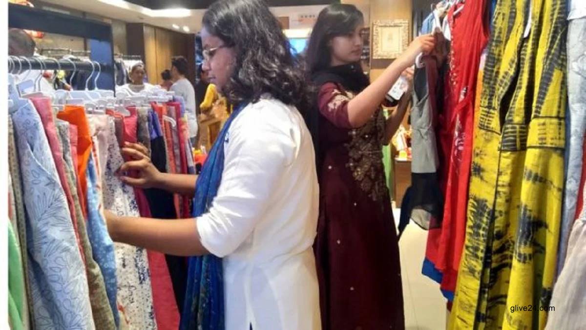 পোশাকের দাম নিয়ে ঈদে কারসাজি করলে আউটলেট বন্ধ 4 পোশাকের দাম নিয়ে ঈদে কারসাজি করলে আউটলেট বন্ধ