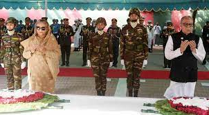 বঙ্গবন্ধুর প্রতি রাষ্ট্রপতি ও প্রধানমন্ত্রীর শ্রদ্ধা টুঙ্গিপাড়ায় 2 বঙ্গবন্ধুর প্রতি রাষ্ট্রপতি ও প্রধানমন্ত্রীর শ্রদ্ধা টুঙ্গিপাড়ায়