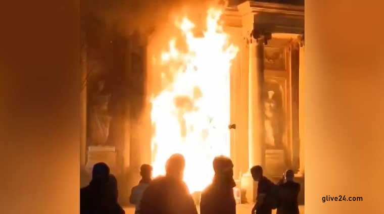 ম্যাক্রোঁর সংস্কারে ফরাসি বিক্ষোভকারীরা ক্ষোভ প্রকাশ করার সাথে সাথে সহিংসতা ছড়িয়ে পড়ে 2 ম্যাক্রোঁর সংস্কারে ফরাসি বিক্ষোভকারীরা ক্ষোভ প্রকাশ করার সাথে সাথে সহিংসতা ছড়িয়ে পড়ে