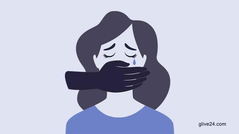 নিজ মেয়েকে ধর্ষণের অভিযোগ নিয়ে থানায় মা 1 হোটেলে ছাত্রীকে নিয়ে রাত্রিযাপন করায় প্রধান শিক্ষক বরখাস্ত