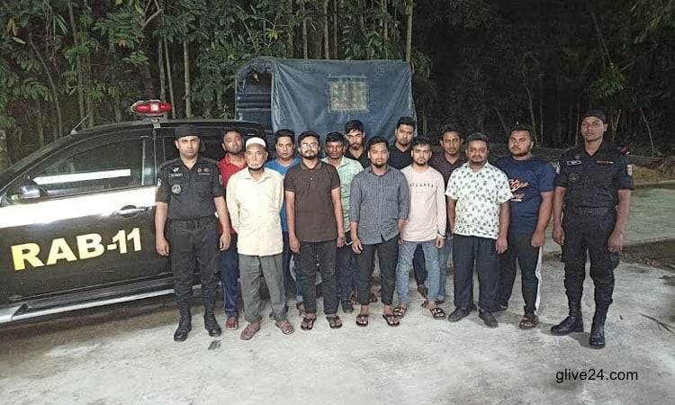 লক্ষ্মীপুর পাসপোর্টসহ দালাল চক্রের ১২ সদস্য আটক