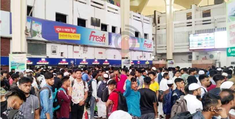 স্ট্যান্ডিং টিকিট না পেয়ে খালি হাতে ফিরছেন বেশিরভাগ মানুষ