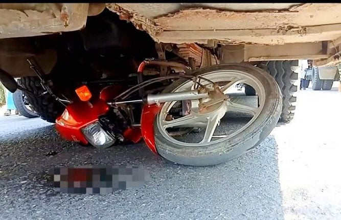 ভোলার বোরহানউদ্দিনে বাস চাপায় দুই মোটরসাইকেল আরোহী নিহত 2 ভোলার বোরহানউদ্দিনে বাস চাপায় দুই মোটরসাইকেল আরোহী নিহত