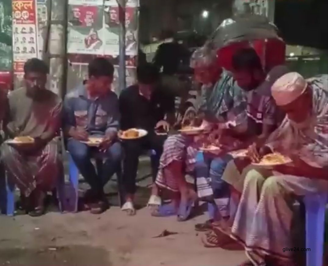 আল্লাহর সন্তুষ্টি লাভের আশায় করছেন মানব সেবা , বসছে হাড়ির পর হাড়ি রান্না