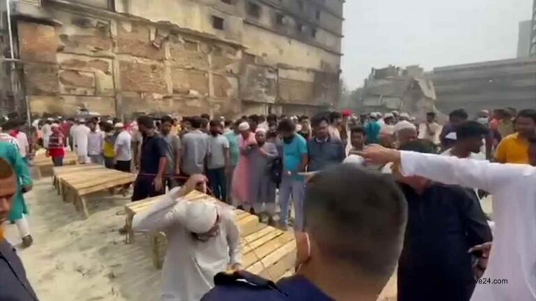 আজ থেকে বেচাকেনা শুরু বঙ্গবাজারের ব্যবসায়ীদের ১ আজ থেকে বেচাকেনা শুরু বঙ্গবাজারের ব্যবসায়ীদের