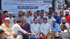 বঙ্গবাজারে ক্ষতিগ্রস্তদের মাঝে ২৬ লাখ টাকার চেক বিতরণ করেছেন এমপি বাহার
