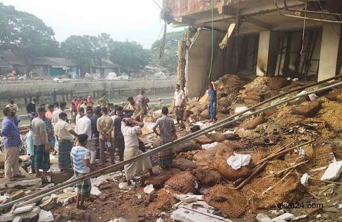 চট্রগ্রামে হিমাগারে বিস্ফোরণ, আগুন; দেয়াল ধসে আহত ৪