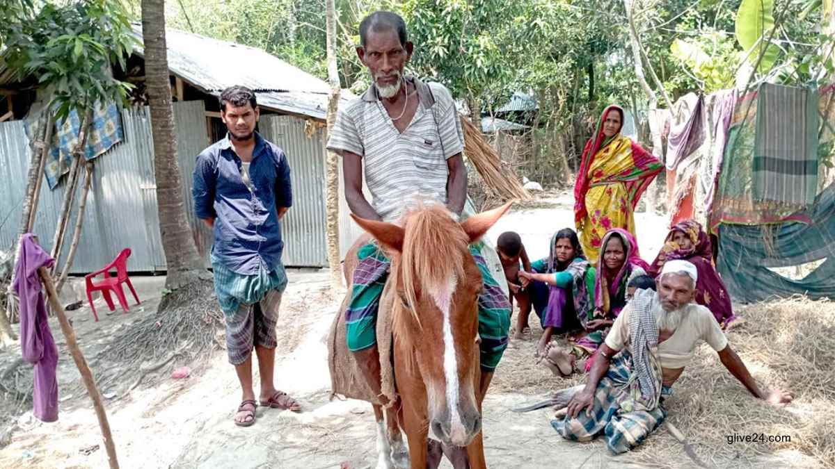 জালু মিয়া ঘোড়ায় চড়ে করেন ভিক্ষা