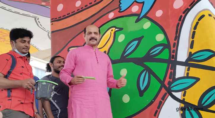 দৃষ্টিনন্দন গ্রাফিতি আর্ট যত্রতত্র পোস্টার বন্ধে সচেতনতা সৃষ্টি করবে