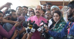দৃষ্টিনন্দন গ্রাফিতি আর্ট যত্রতত্র পোস্টার বন্ধে সচেতনতা সৃষ্টি করবে