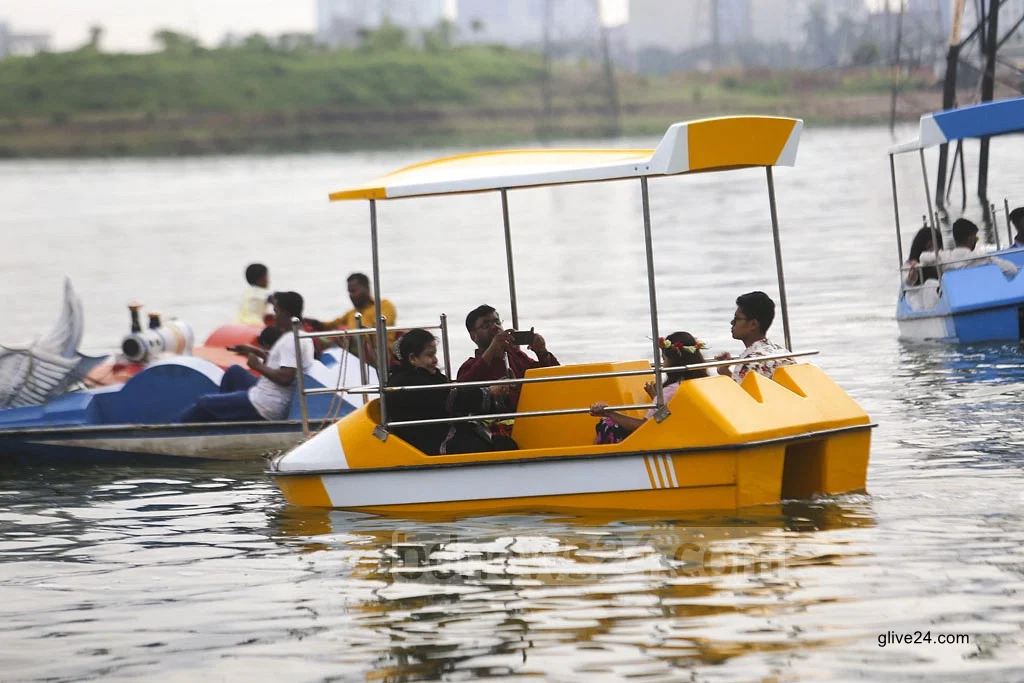 রাজধানীর হাতিরঝিলে বোট থেকে পা পিছলে পানিতে পড়ে মৃত্যু 3 রাজধানীর হাতিরঝিলে বোট থেকে পা পিছলে পানিতে পড়ে মৃত্যু