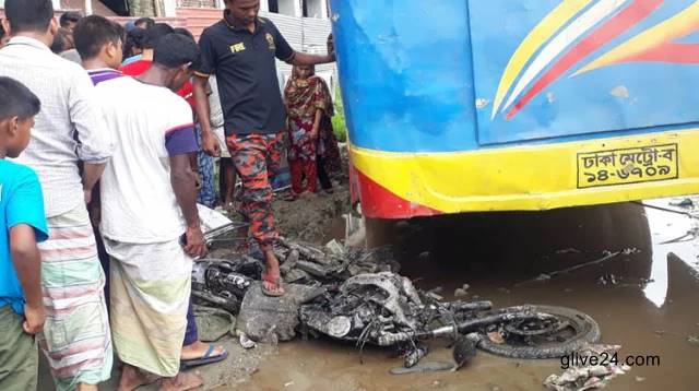 বাসচাপায় মোটরসাইকেল আরোহী নিহত হলো আশুলিয়ায় 2 বাসচাপায় মোটরসাইকেল আরোহী নিহত হলো আশুলিয়ায়