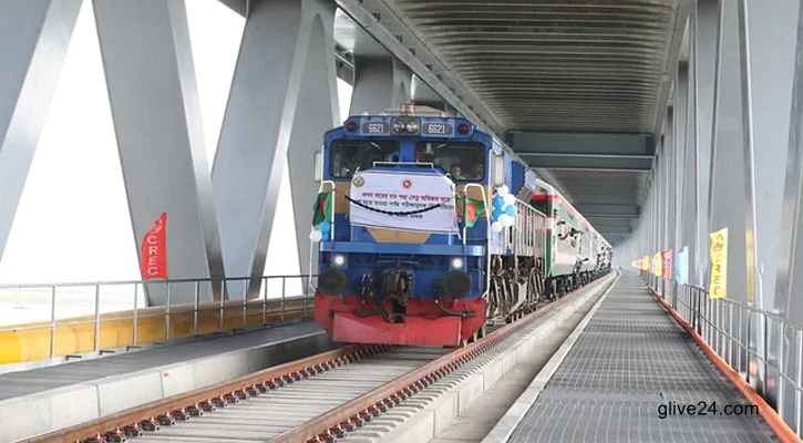 পরীক্ষামূলক বিশেষ ট্রেন পাড়ি দিয়েছে পদ্মা সেতু