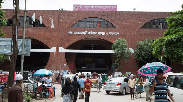 রাজধানীতে বিশ্ববিদ্যালয় ছাত্রীকে কুপিয়ে জখম