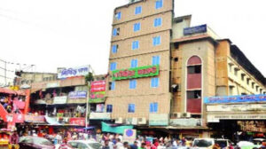 আগুনের ভয়াবহ ঝুঁকিতে গাউছিয়া মার্কেট