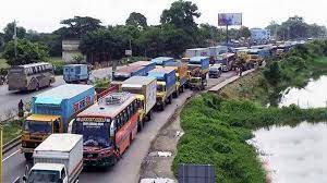 টাঙ্গাইল-বঙ্গবন্ধু সেতু মহাসড়কে ট্রাকের ভিড় : দীর্ঘ যানজট