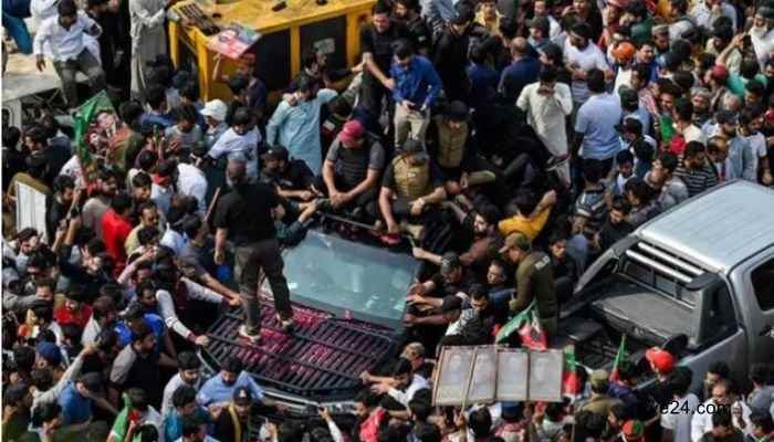 পাকিস্তানে মোনাজাতে ধর্ম অবমাননার অভিযোগে পিটিয়ে হত্যা 1 পাকিস্তানে মোনাজাতে ধর্ম অবমাননার অভিযোগে পিটিয়ে হত্যা
