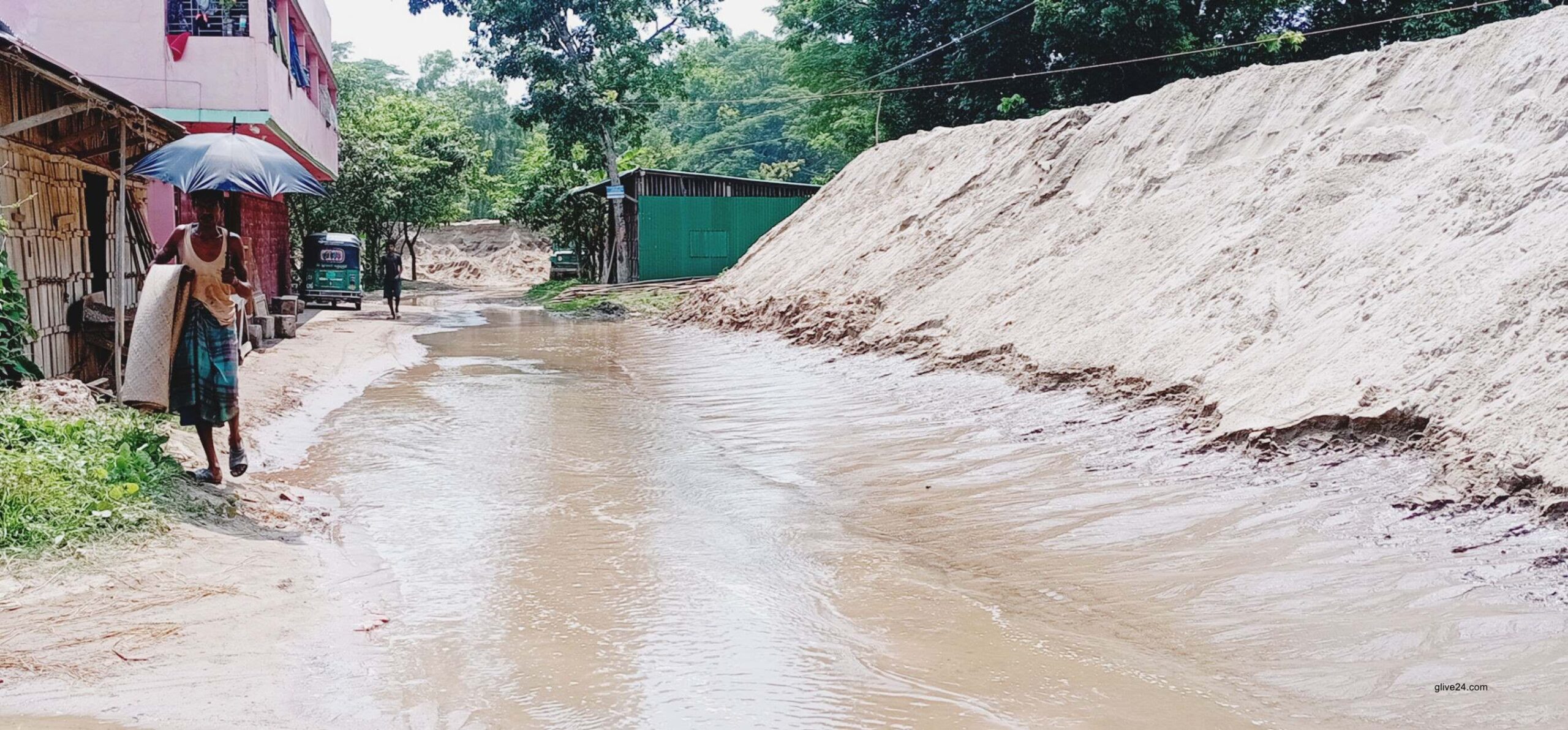 অবৈধ বালু উত্তোলনে রাজস্ব হারাচ্ছে সরকার, যোগাযোগ ব্যবস্থায় ভোগান্তি