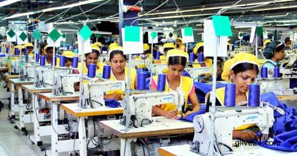 ঋণের চক্রে বন্দি হচ্ছেন পোশাক শ্রমিকরা