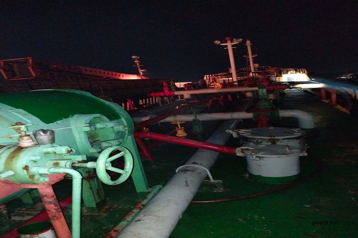 নৌ পুলিশের অভিযানে ১২০০ লিটার অপরিশোধিত চোরাই ভোজ্য তেল উদ্ধার