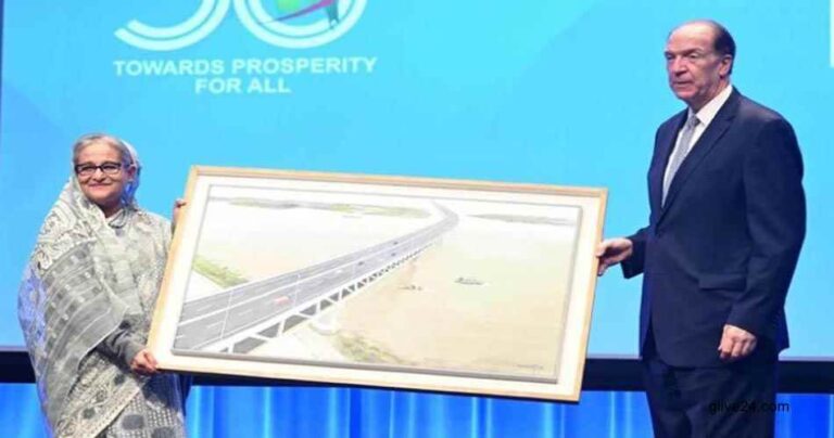 প্রধানমন্ত্রীর কাছ থেকে পদ্মা সেতুর ছবি উপহার পেলেন বিশ্বব্যাংকের প্রেসিডেন্ট ১ প্রধানমন্ত্রীর কাছ থেকে পদ্মা সেতুর ছবি উপহার পেলেন বিশ্বব্যাংকের প্রেসিডেন্ট