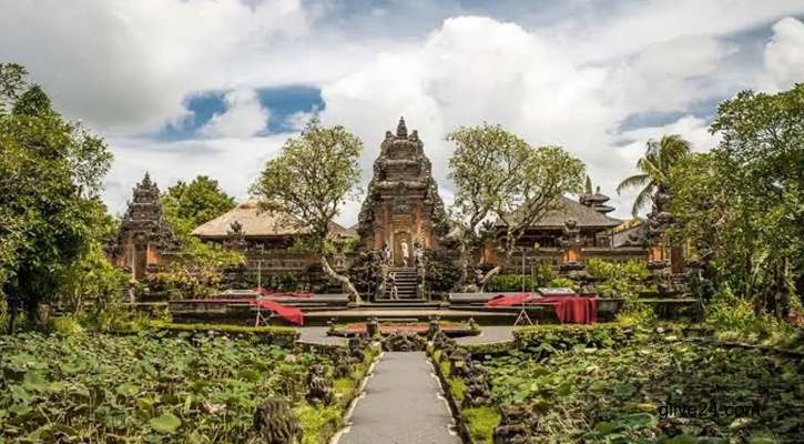 মন্দিরে নগ্ন নারী পর্যটক 3 মন্দিরে নগ্ন নারী পর্যটক