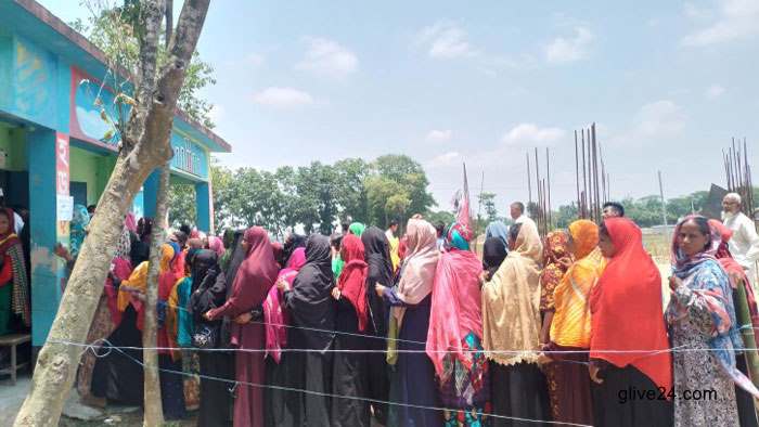 বরিশাল সিটি নির্বাচনে শান্তিপূর্ণ ভোট গ্রহণ চলছে