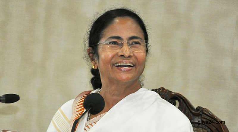 আম উপহার পেয়ে প্রধানমন্ত্রীকে শুভেচ্ছা বার্তা পাঠাতে ভুললেন না মমতা