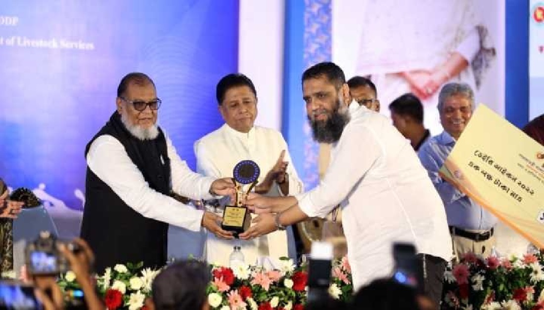 দুগ্ধ খাতে সফল ৪১ জন খামারিকে ডেইরি আইকন পুরস্কার প্রদান 3 দুগ্ধ খাতে সফল ৪১ জন খামারিকে ডেইরি আইকন পুরস্কার প্রদান