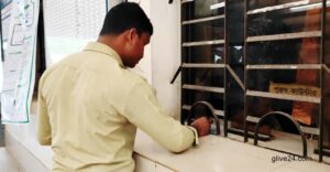 বিনা টিকিটে ট্রেন ভ্রমণ করেছিলেন ৮ বছর পর ভাড়া পরিশোধ করলেন ১ বিনা টিকিটে ট্রেন ভ্রমণ করেছিলেন , ৮ বছর পর ভাড়া পরিশোধ করলেন -১