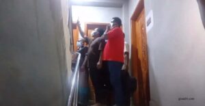 যুবকের অর্ধগলিত ঝুলন্ত লাশ উদ্ধার