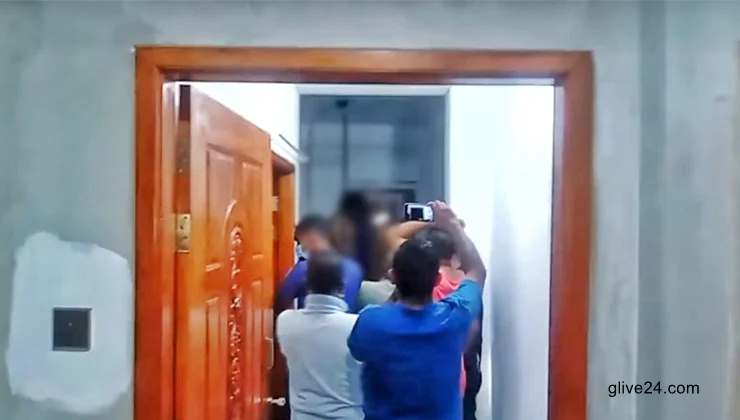 যুবকের অর্ধগলিত ঝুলন্ত লাশ উদ্ধার 3 যুবকের অর্ধগলিত ঝুলন্ত লাশ উদ্ধার