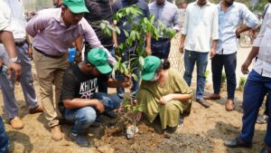 শহরের তাপমাত্রা কমাতে কাজ শুরু করেছেন বুশরা আফরিন